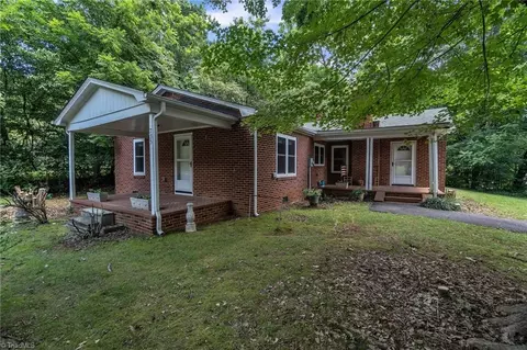 735 Central Dr, Statesville, NC 28677