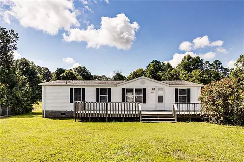 450 Atlas Dr, Randleman, NC 27317