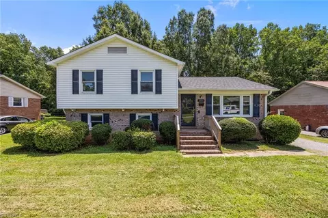 2957 Bainbridge Dr, Winston Salem, NC 27105