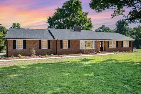5211 Ventura Dr, Greensboro, NC 27406