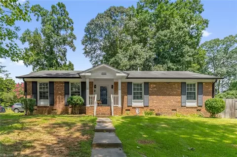 1932 Greenstone Pl, High Point, NC 27265