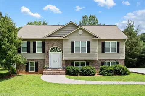 1440 Peace Haven Rd S, Clemmons, NC 27012