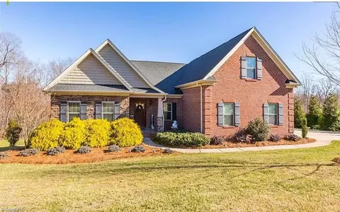 4006 Steeplegate Dr, Trinity, NC 27370