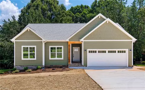 8520 Senoa Dr, Lewisville, NC 27023