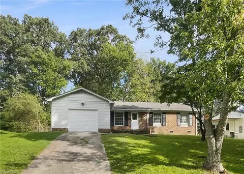 4122 Donegal Dr, Greensboro, NC 27406
