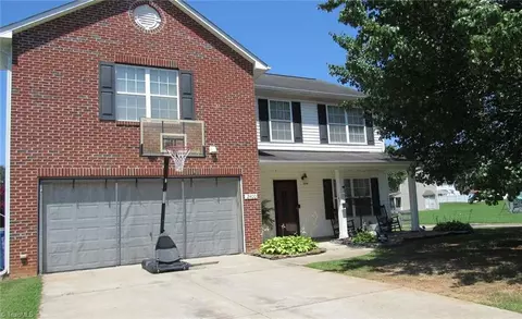 2400 Lannigan Dr, Greensboro, NC 27406