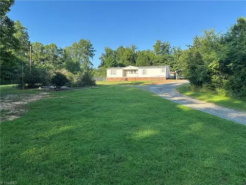 1130 Sandy Ln, Sandy Ridge, NC 27046