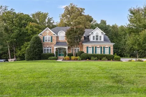8602 Yvonne Ct, Oak Ridge, NC 27310