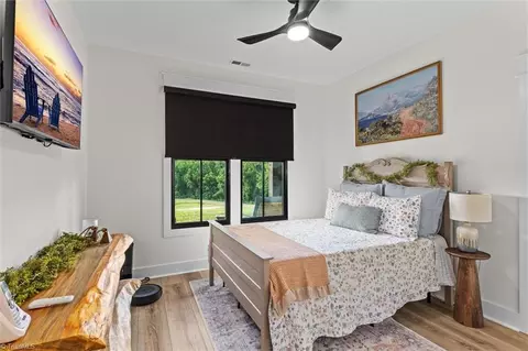 Bedroom - 631 Hauser Rd, Pinnacle, NC 27043 photo 3 of 5
