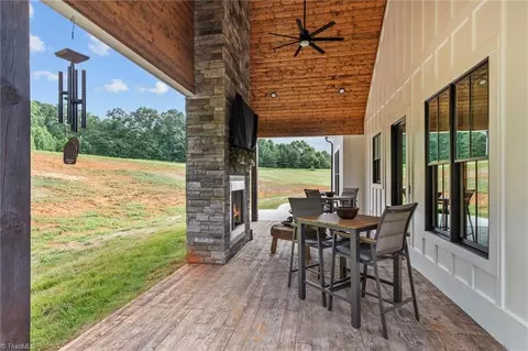 Exterior - 631 Hauser Rd, Pinnacle, NC 27043 photo 4 of 10