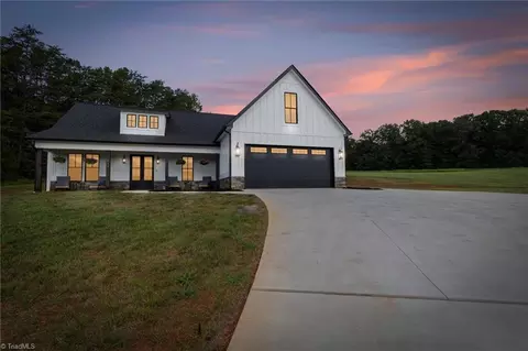 631 Hauser Rd, Pinnacle, NC 27043