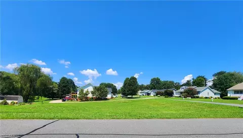 3852 Crusade Dr, Winston-salem, NC 27401