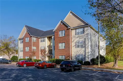 3724 Spanish Peak Dr #2A, High Point, NC 27265