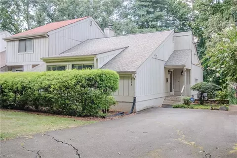 328 Lamplighter Cir, Winston Salem, NC 27104