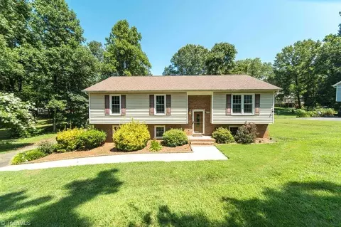 5251 Shaddowfax Dr, Kernersville, NC 27284