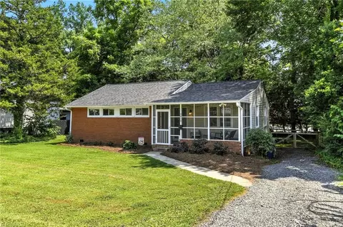 2814 Westridge Rd, Winston Salem, NC 27103