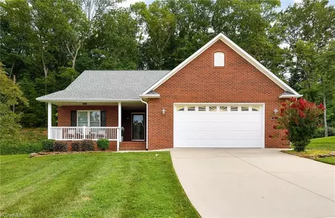 112 Arlington Ct, King, NC 27021