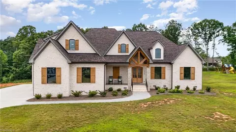 7634 Braelands Dr, Summerfield, NC 27358