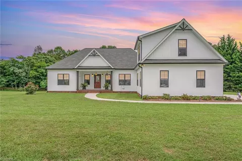 132 Parkview Ln, Reidsville, NC 27320