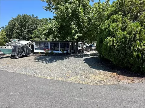 160 Cardinal Dr, New London, NC 28127