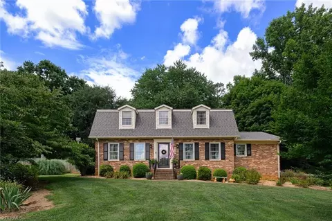 6107 Winview Heights St, Clemmons, NC 27012