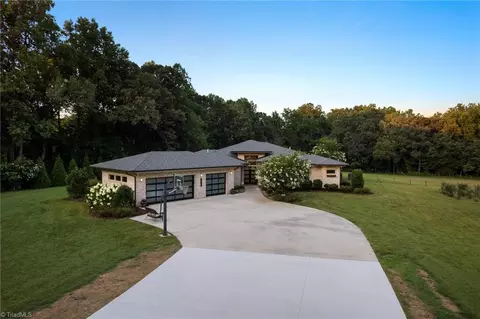 2132 Welcome Arcadia Rd, Lexington, NC 27295