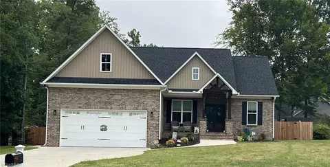 2702 Ashcroft Dr, Reidsville, NC 27320