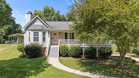 134 Fairystone Ln, Lexington, NC 27295
