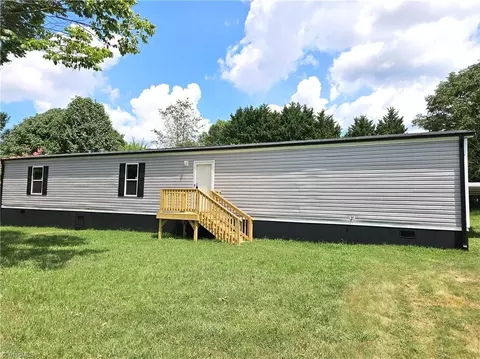 111 Sheraton Ct, King, NC 27021