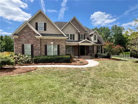 7291 Henson Forest Dr, Summerfield, NC 27358