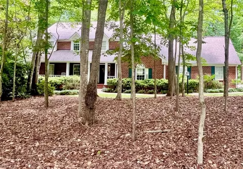 4015 Bienvenue Dr, Greensboro, NC 27409