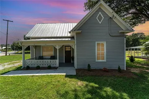 105 Fairground Rd, East Bend, NC 27018