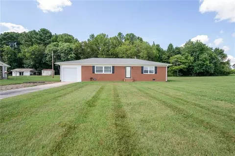 174 West Ave, Lexington, NC 27295