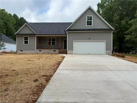 905 Edgemont Rd, Greensboro, NC 27406