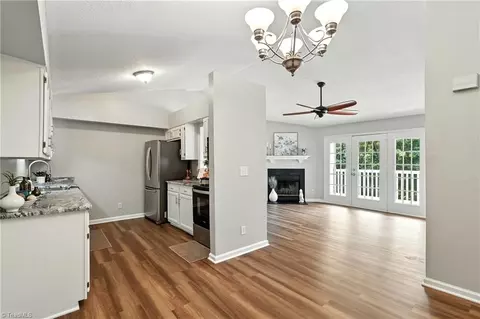7125 Friendly Ave W #G, Greensboro, NC 27410