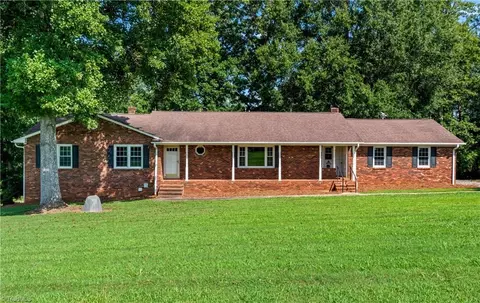 111 Earnhart Rd, Pinnacle, NC 27043