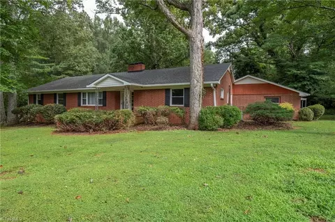 3155 Briarcliffe Rd, Winston Salem, NC 27106