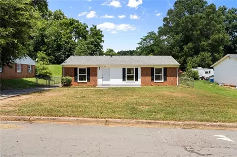 855 Woodcote Dr, Winston Salem, NC 27107