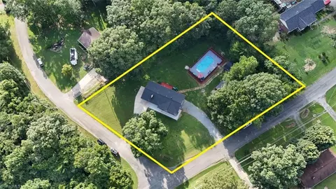 410 Queens Dr, Lexington, NC 27292