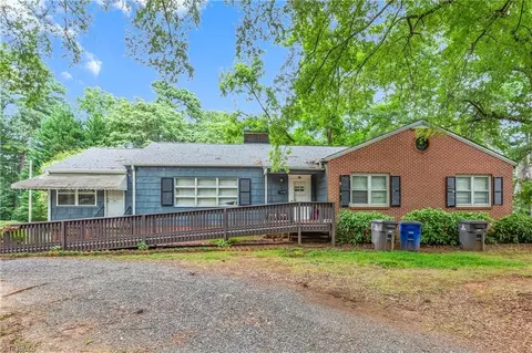 401 Westview Dr S, Winston Salem, NC 27104