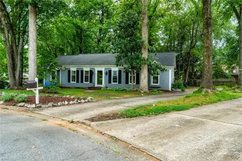 2 Montrose Ct, Greensboro, NC 27410