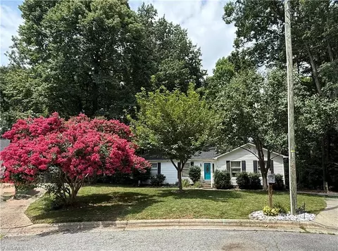 1 Beechcroft Ct, Greensboro, NC 27407