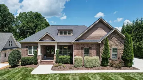 604 Scotts Glen Dr, Greensboro, NC 27455
