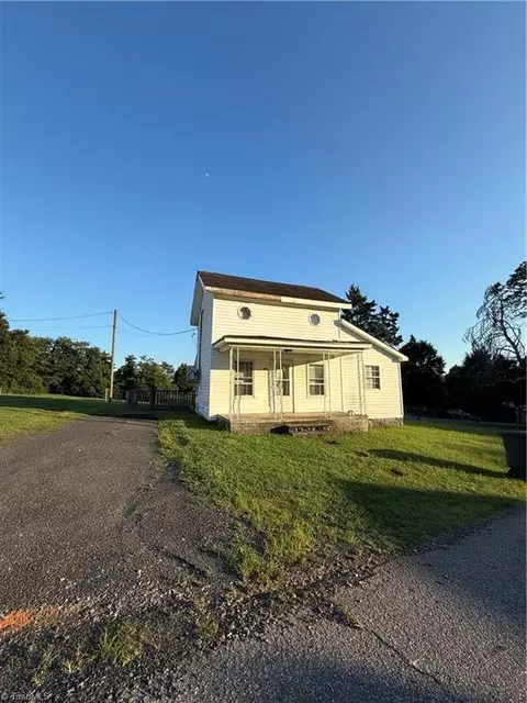 665 Vinson St, Eden, NC 27288
