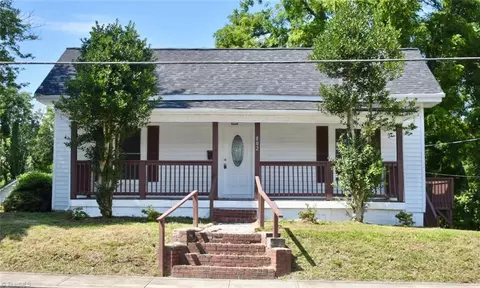 802 Spring St, Mount Airy, NC 27030