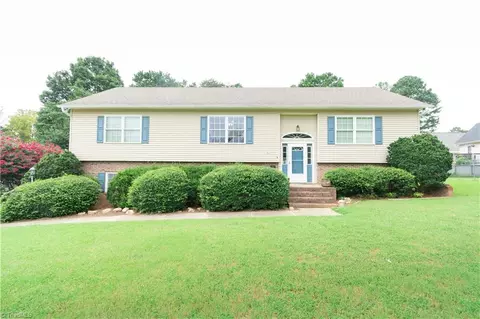 106 Guinevere Ct, King, NC 27021