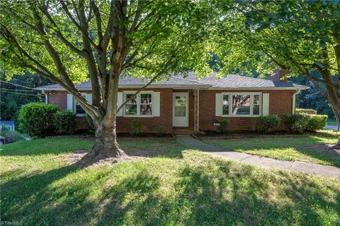 913 Long Dr, Winston Salem, NC 27106