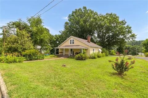 501 3rd Ave N, Mayodan, NC 27027 photo 2