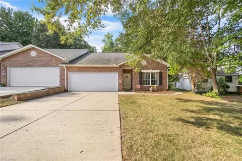 104 Sunrise Ave, Lexington, NC 27292