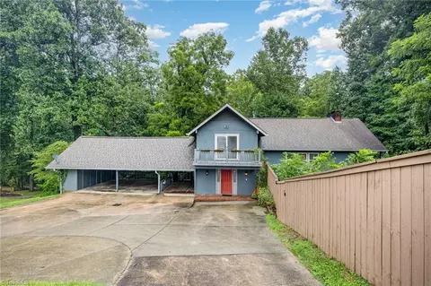 64 Cub Dr, Thomasville, NC 27360
